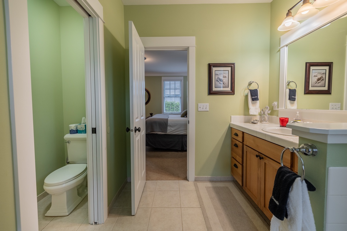 Primary bedroom ensuite bathroom with tub