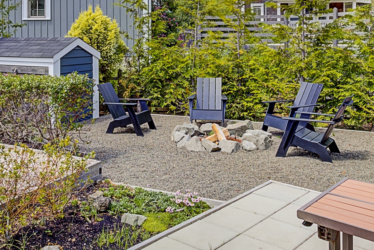 Private fire pit picnic table