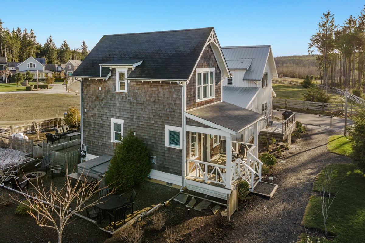 Cozy two bedroom located in the Farm District
