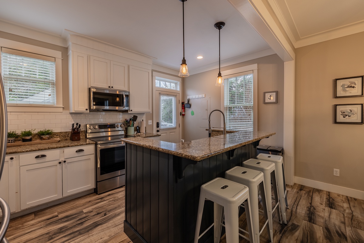Perfect for meal prep, casual dining and great conversations