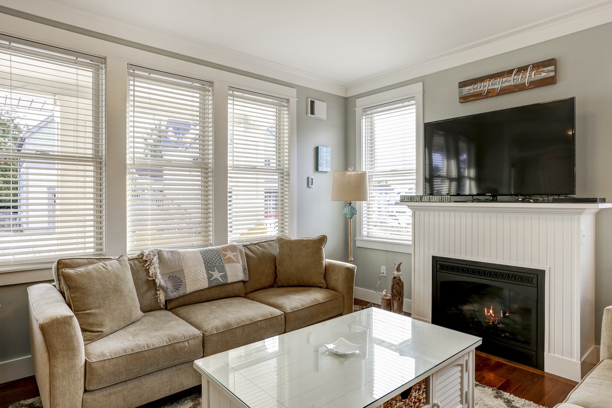 Living room with gas fireplace