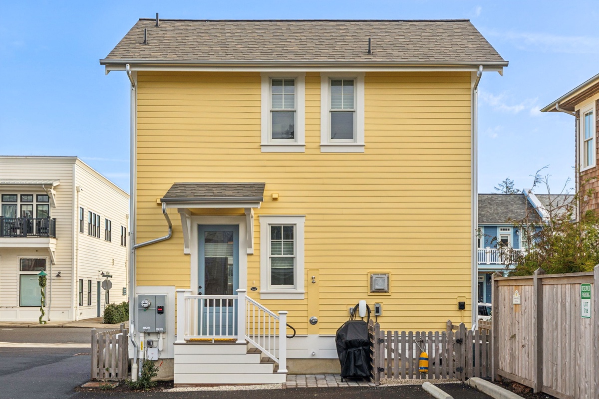 Private parking at the back of home