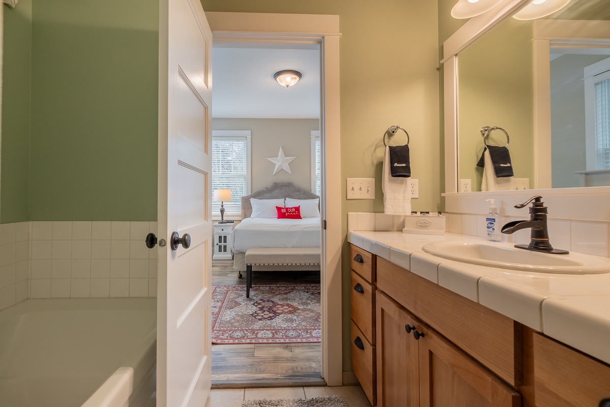 Ensuite guest bathroom with tub