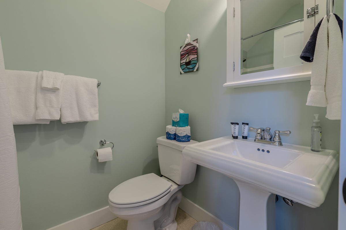 Spacious twin bedroom ensuite bathroom makes for easy mornings