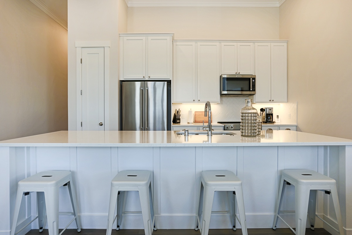 Broad kitchen island perfect for meal prep