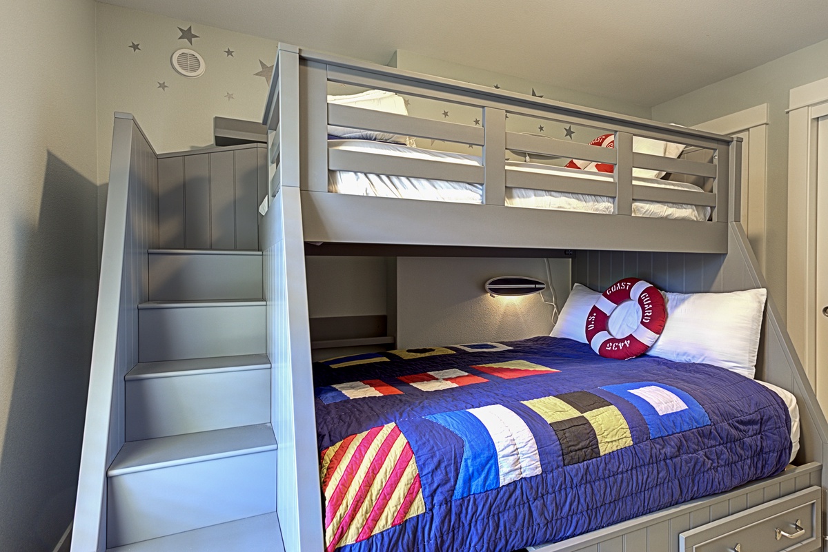 Lower level bunk bedroom 