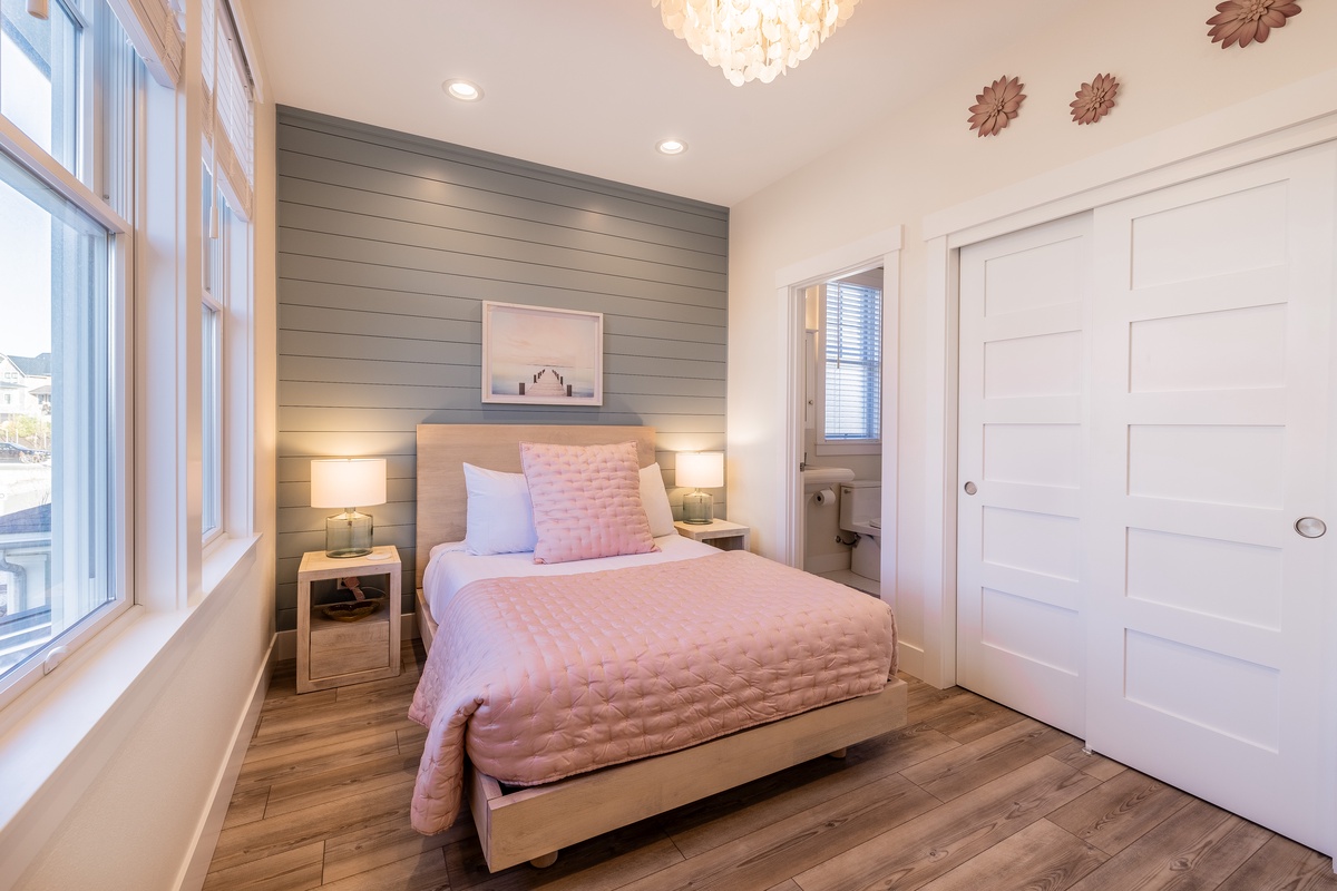 Upstairs guest bedroom with ensuite bath