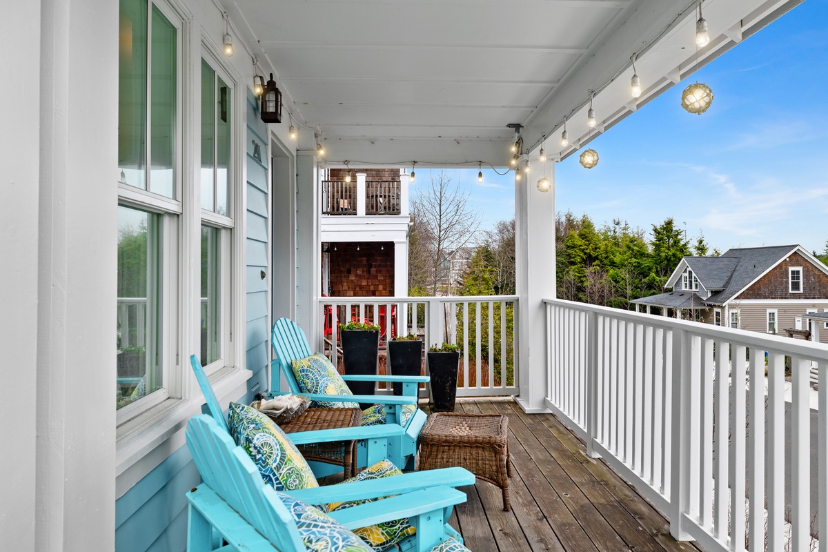 Covered porch with outdoor seating