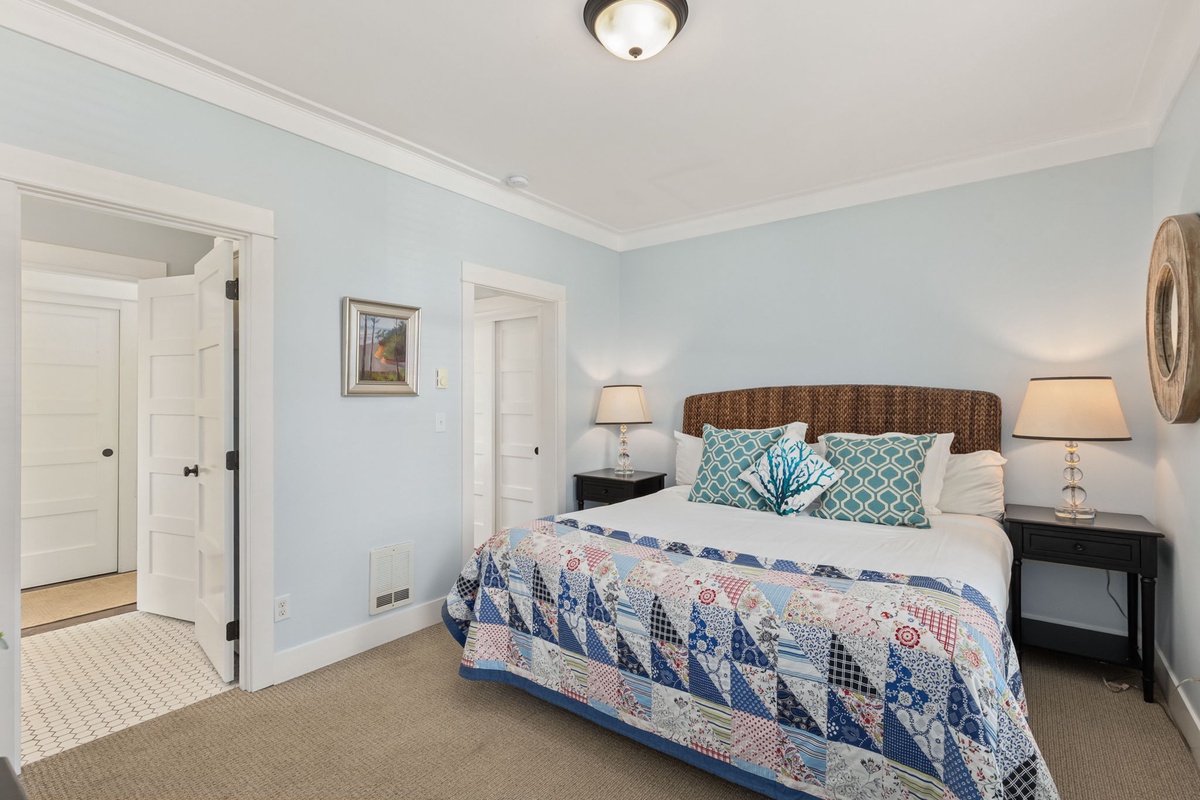 Main level primary suite