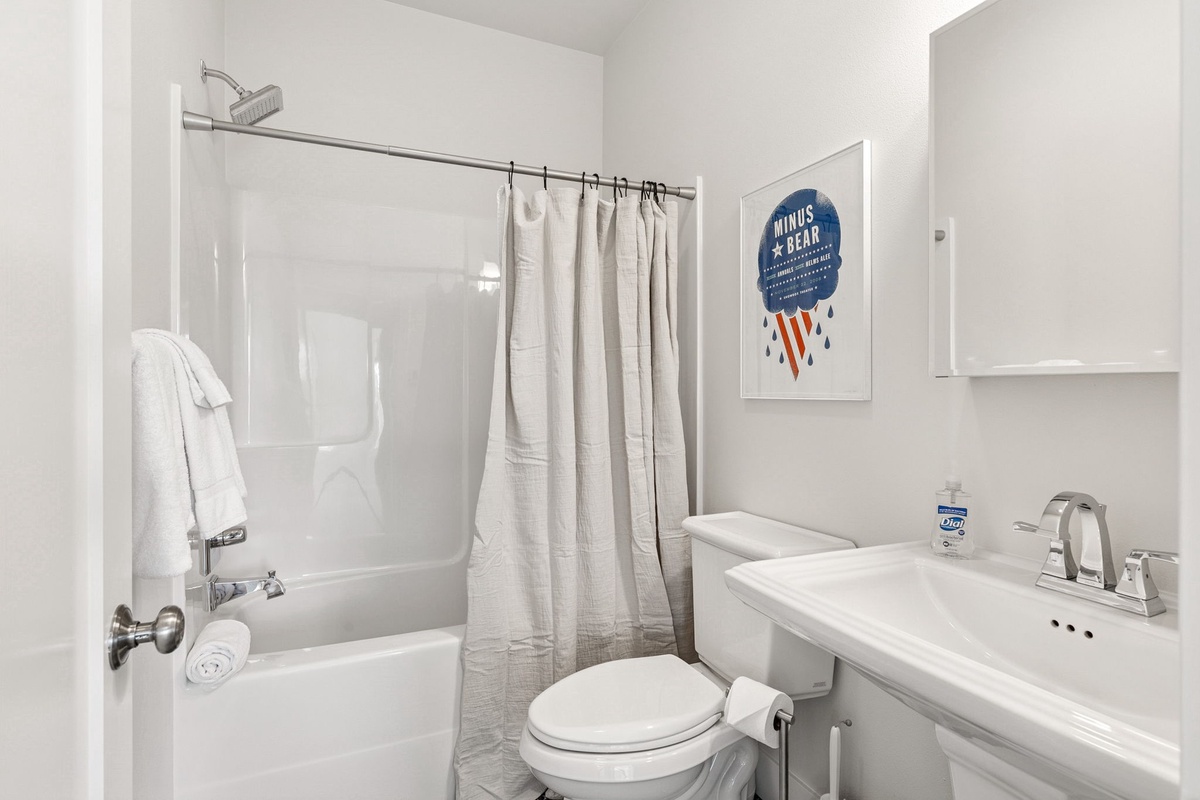 Full guest bathroom