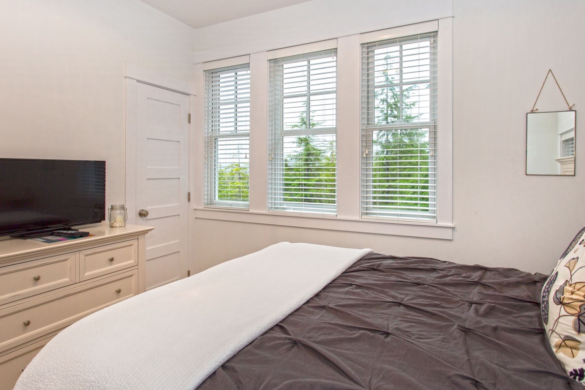 Private flat screen TV in queen bedroom 