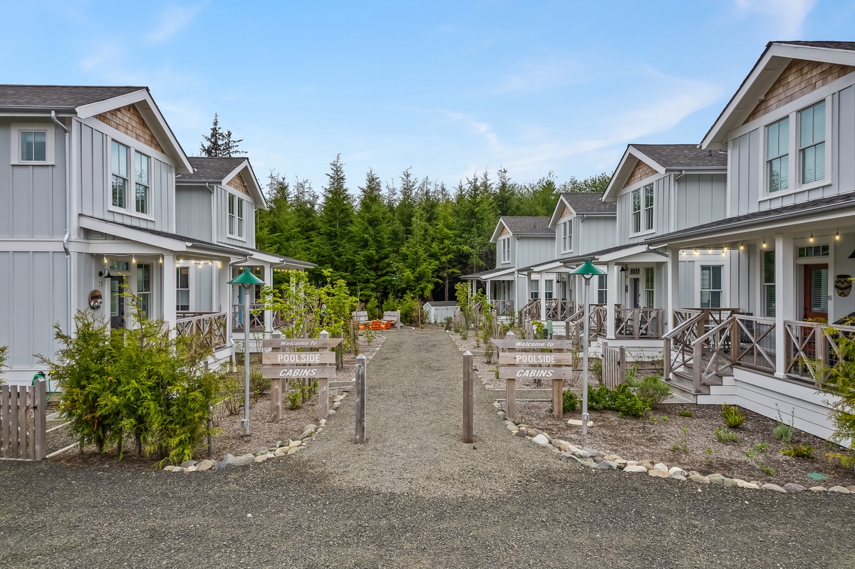 Poolside Cottages