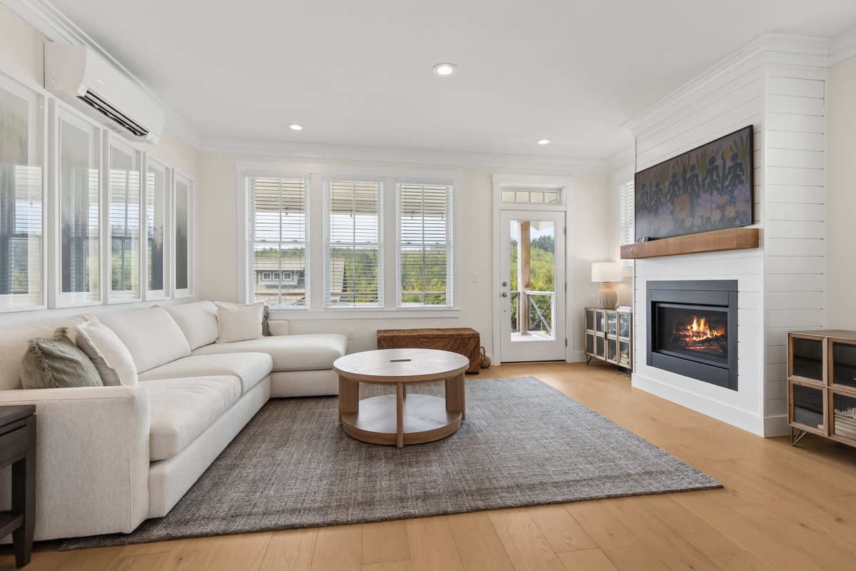 Main level living room