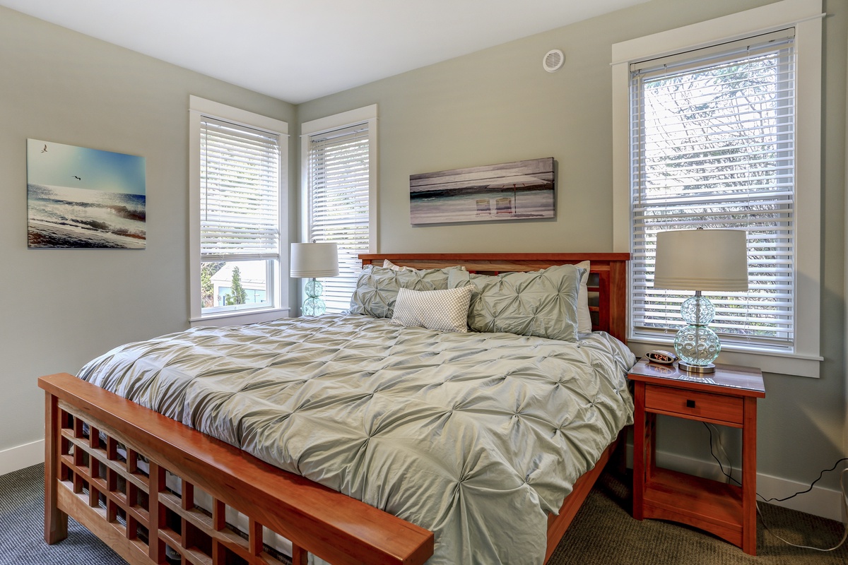 Main floor primary bedroom