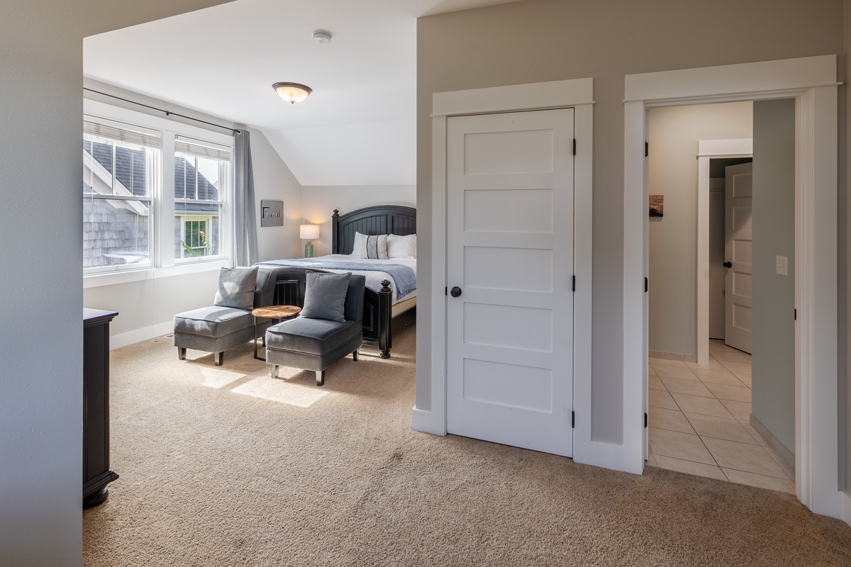 Primary bedroom and ensuite bathroom