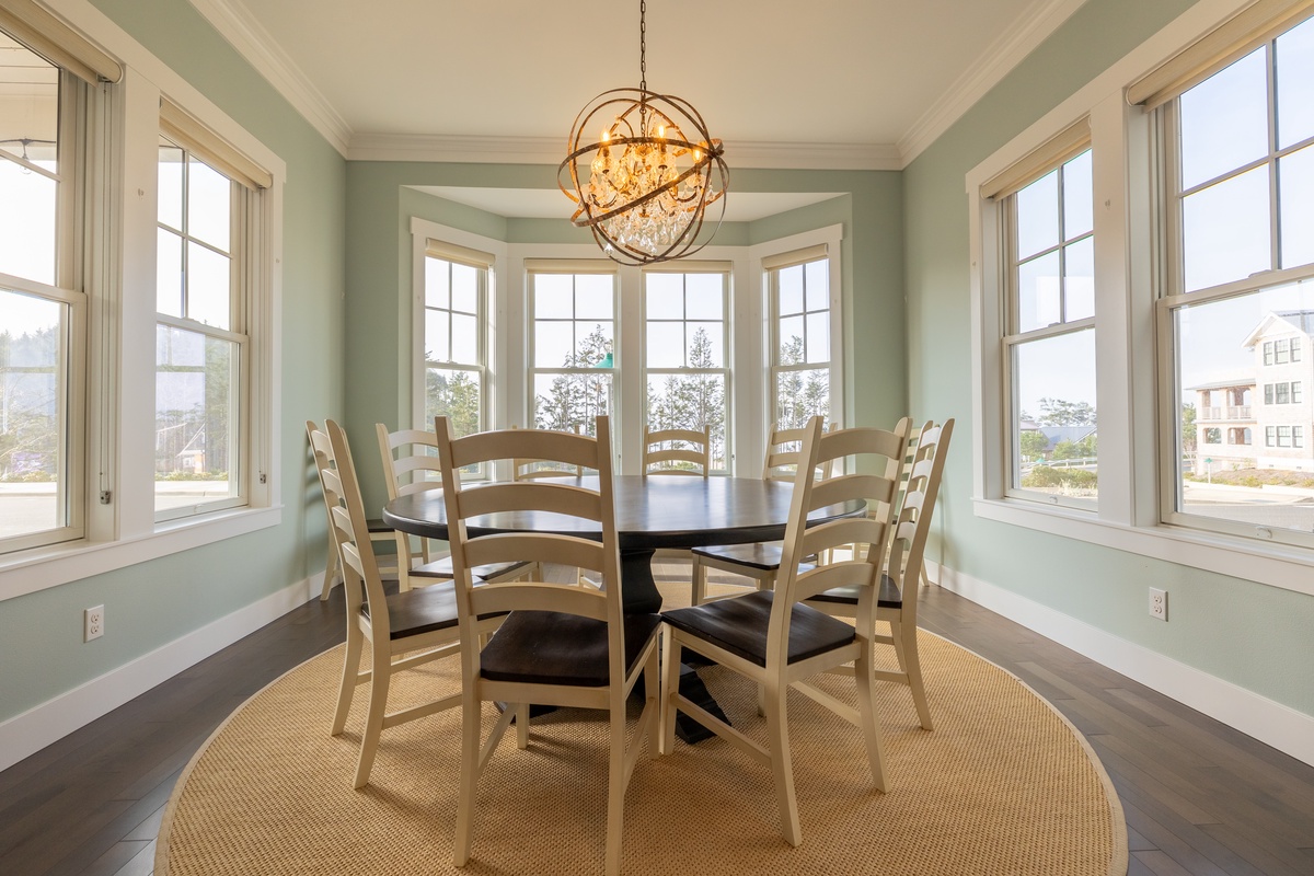 Dining room with panoramic views