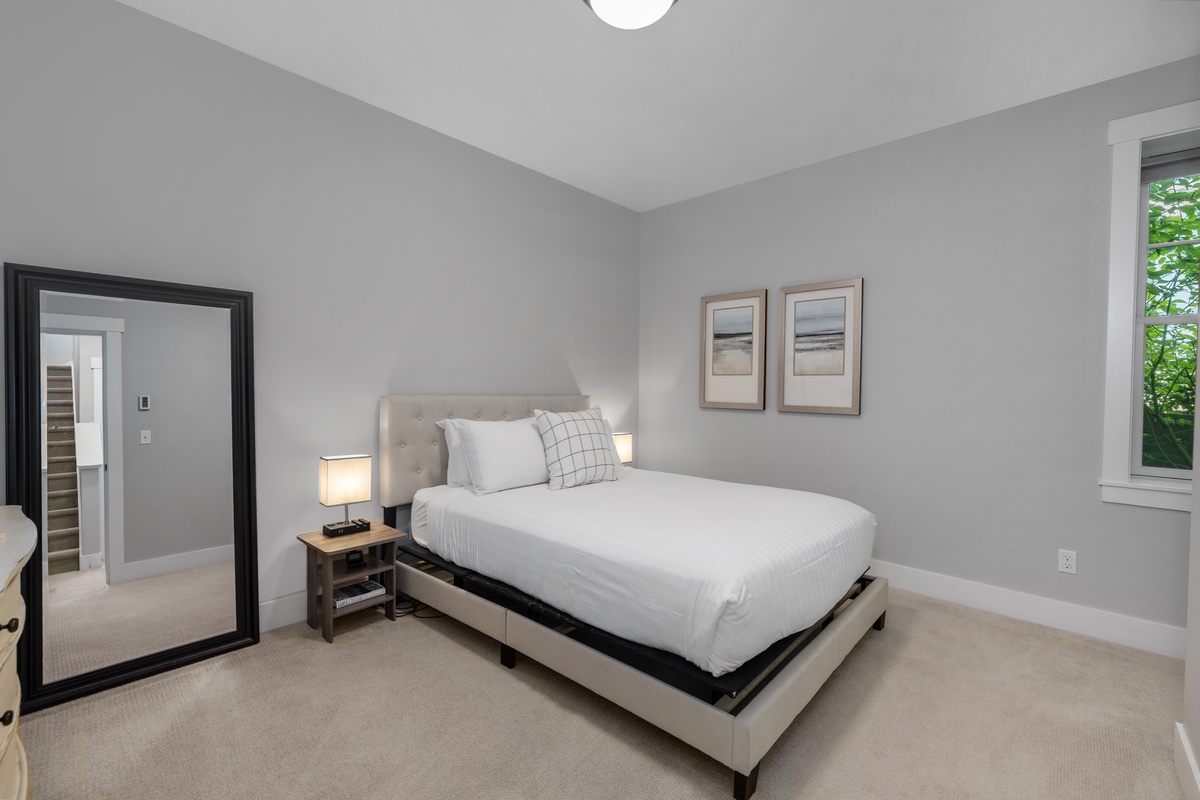 Guest queen bedroom