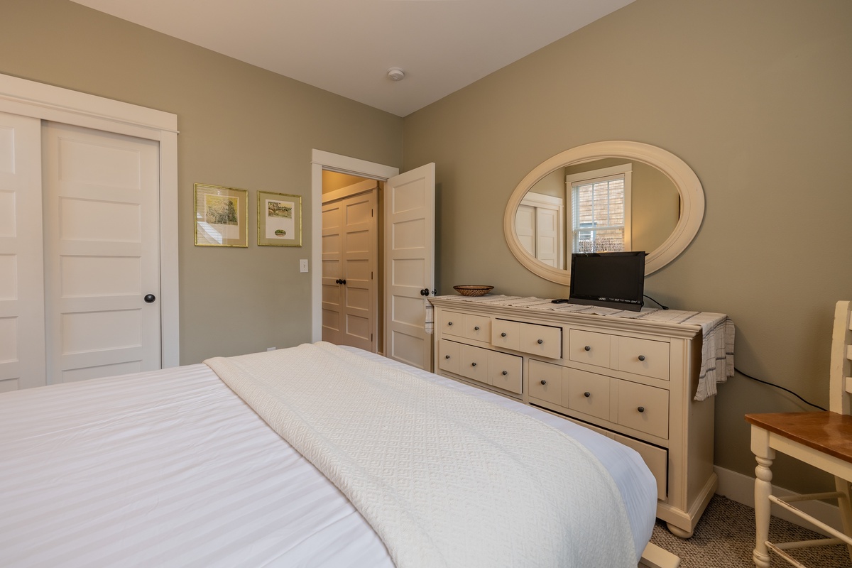A serene retreat with a plush queen bed