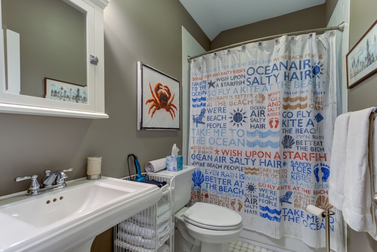 Full bathroom in carriage house