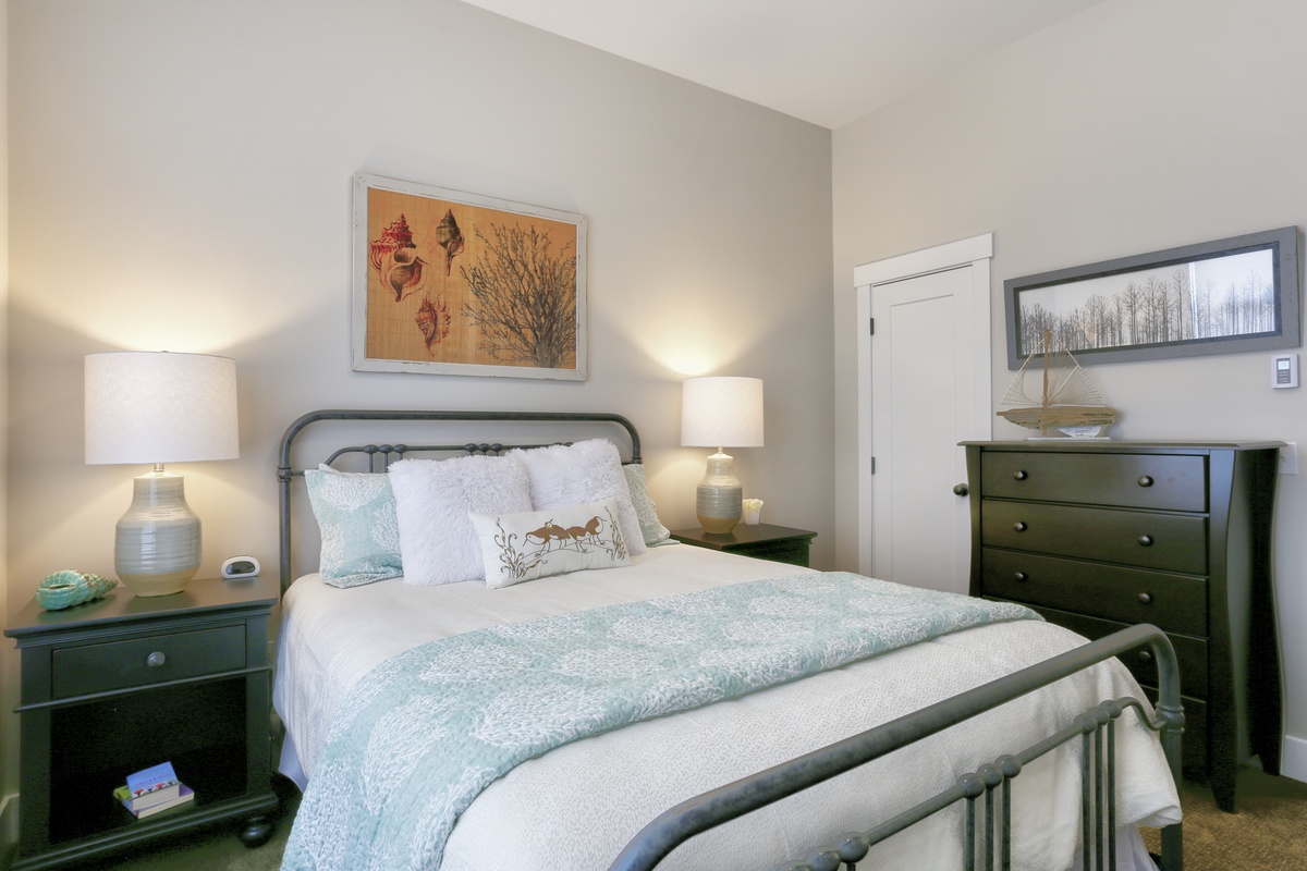 Queen bed in guest room