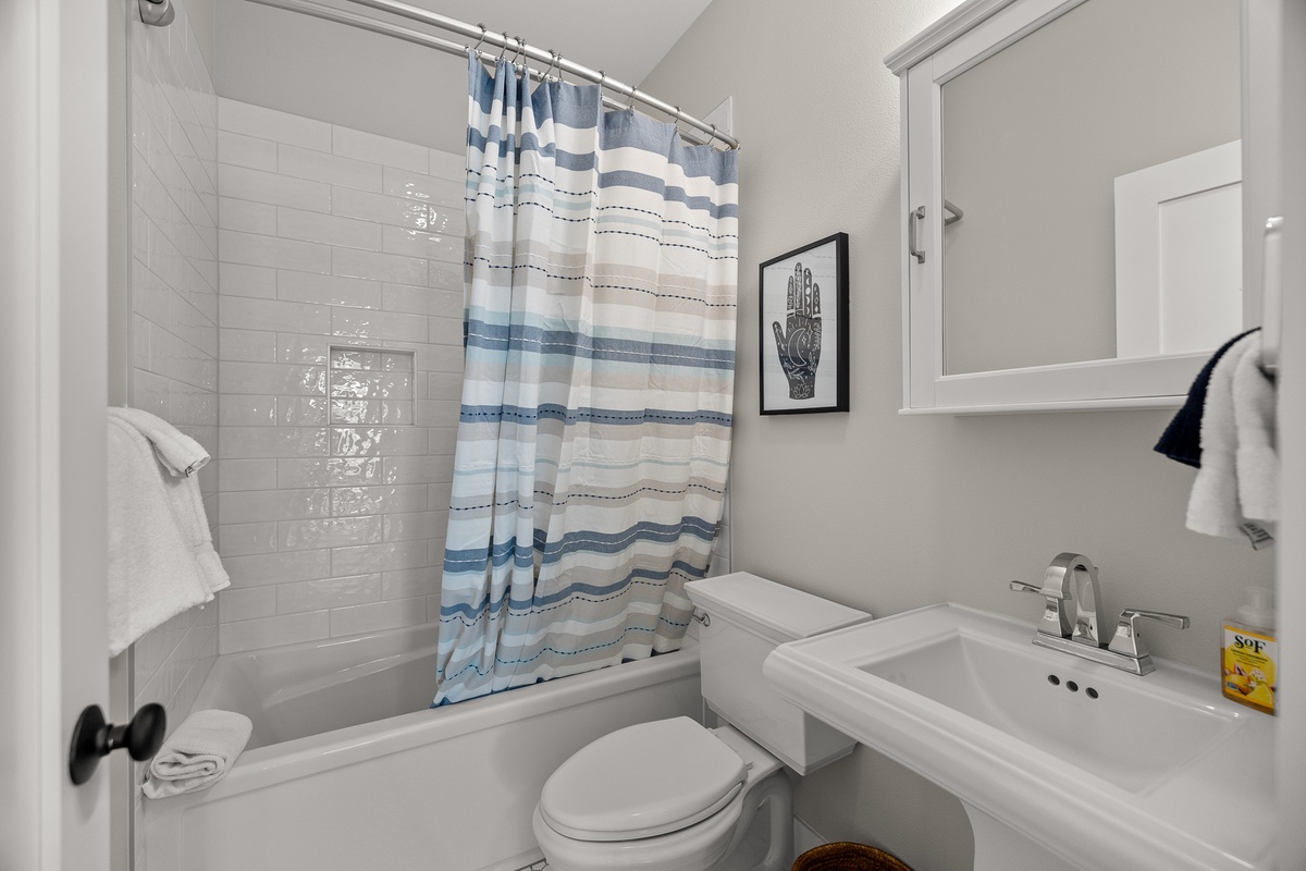 Full guest bathroom