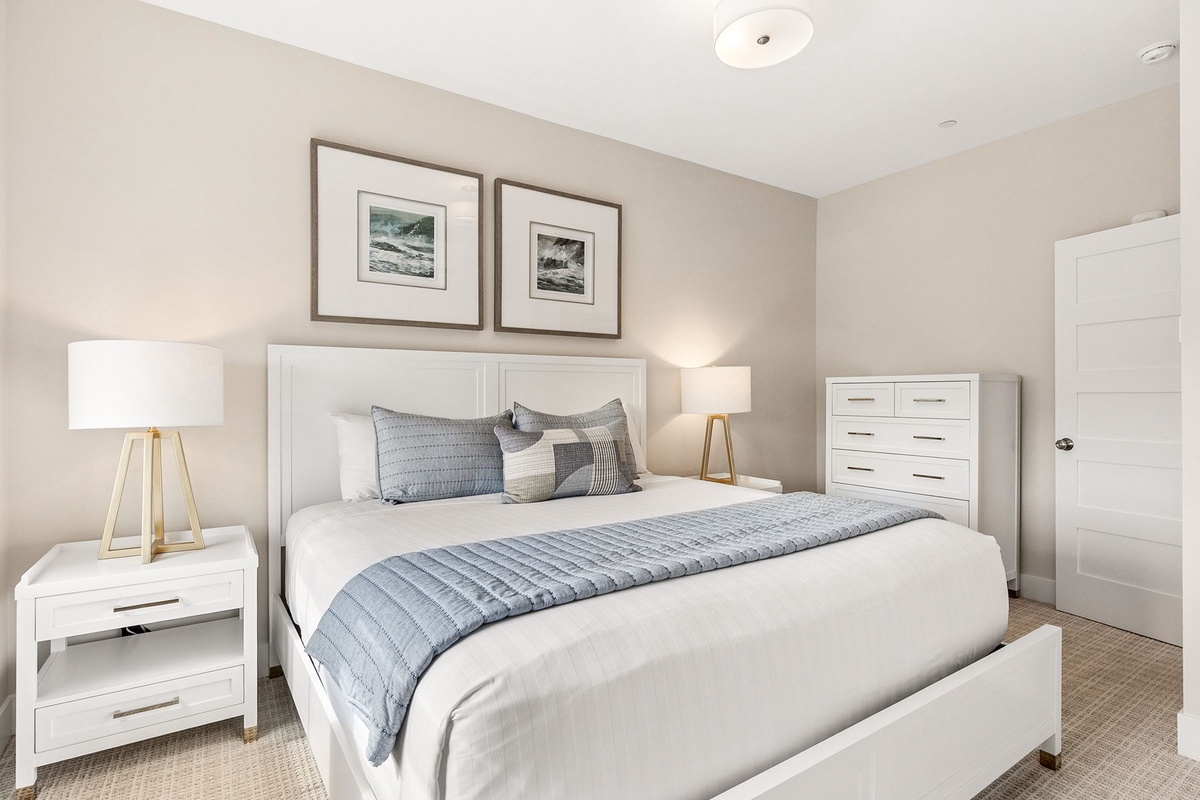 Guest king bedroom