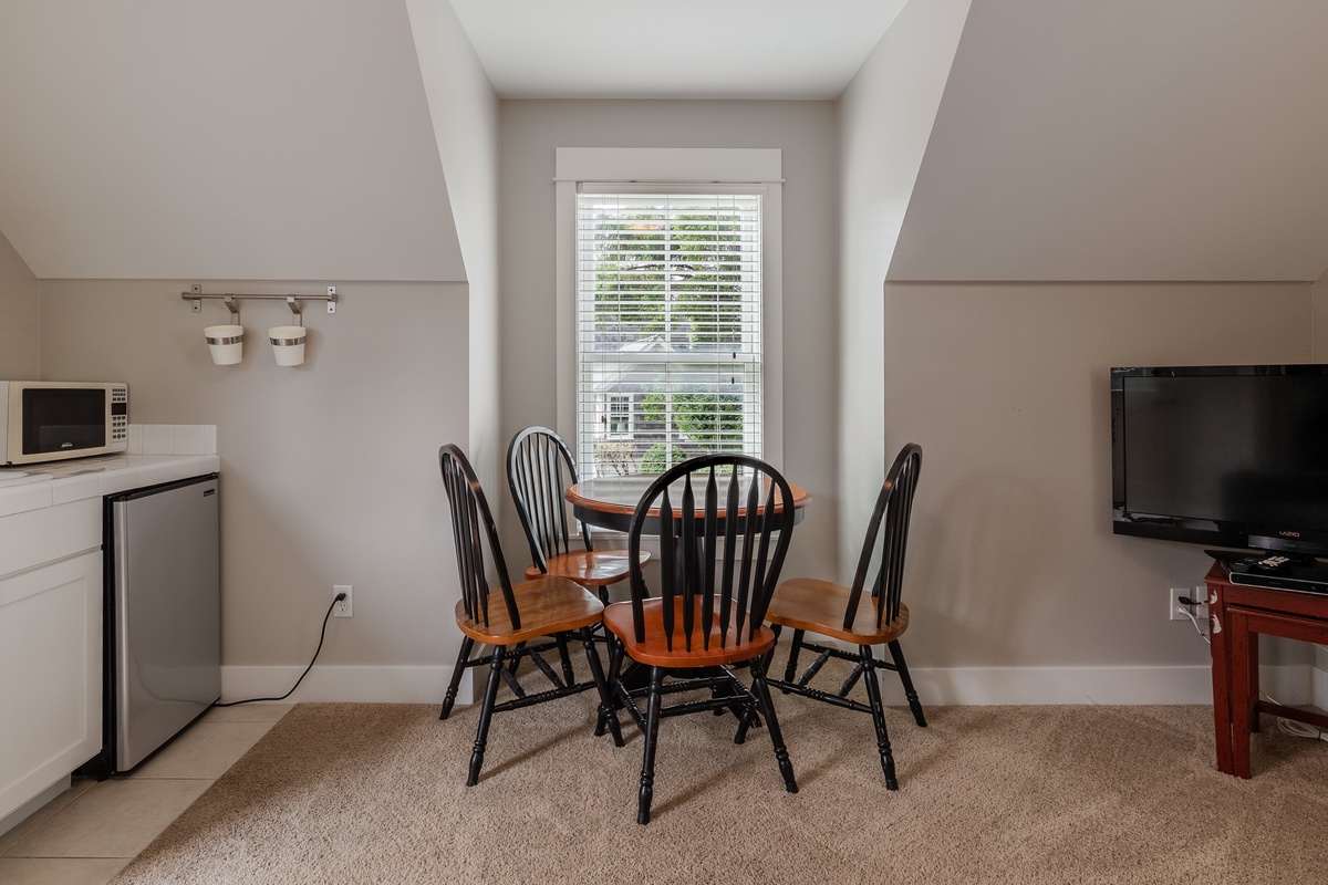 Carriage house dining seating