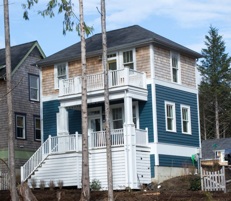 Covered back deck and second floor deck