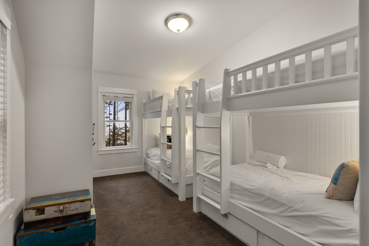 Third floor bunk room with ocean view