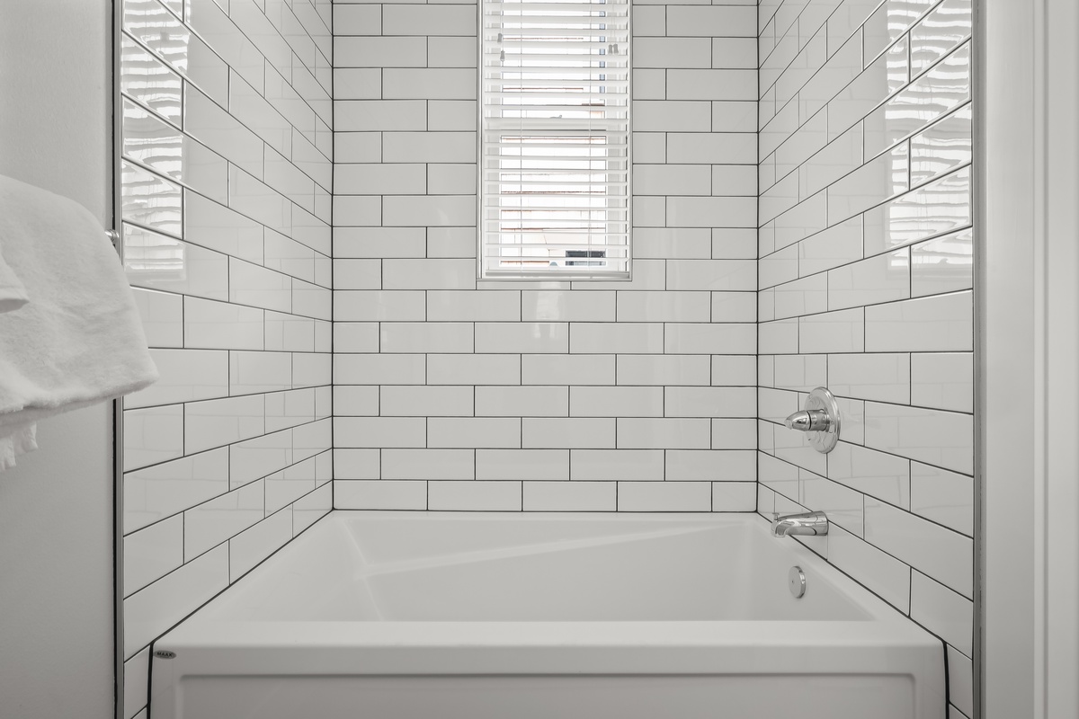 Alcove tub in the ensuite bath