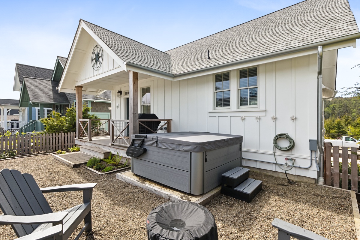 Tori Pines backyard hot tub