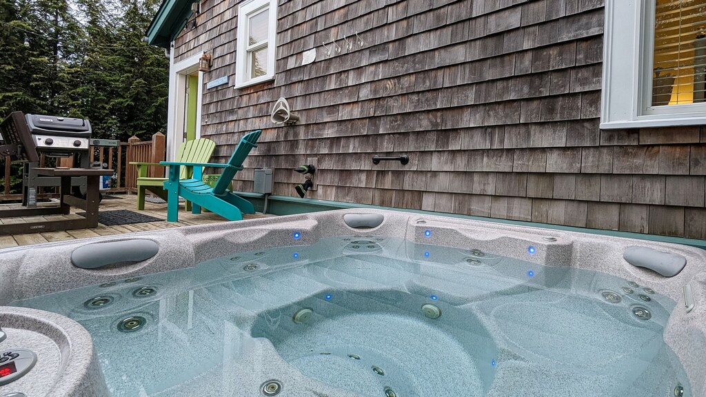 Private hot tub