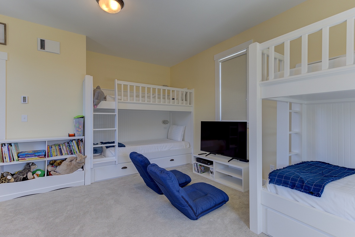 Kids will be eager to go to bed in this bunkroom
