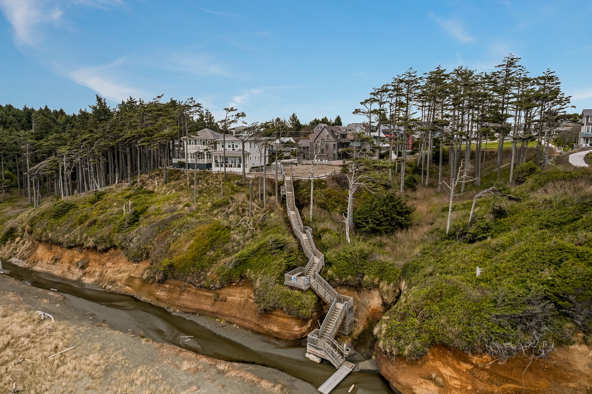 Head down to the beach via the Northwest Glen staircase