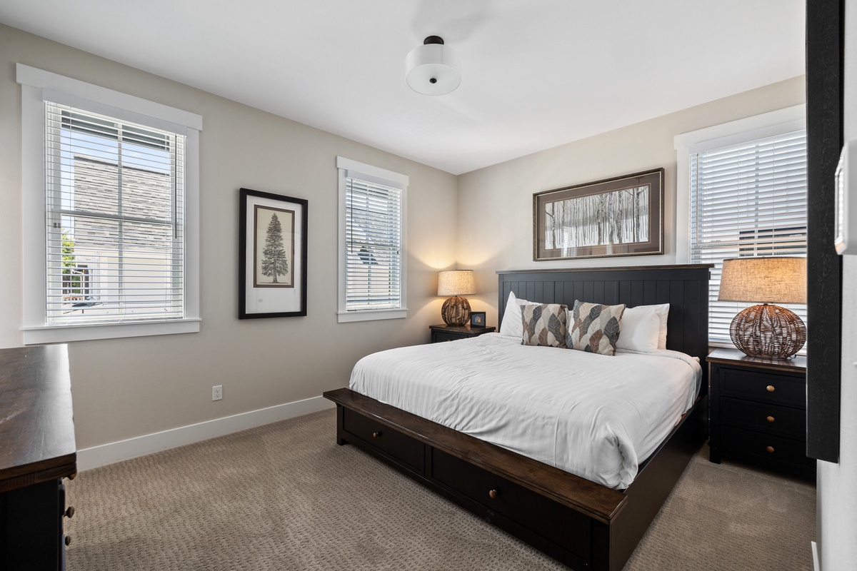 Upstairs primary bedroom