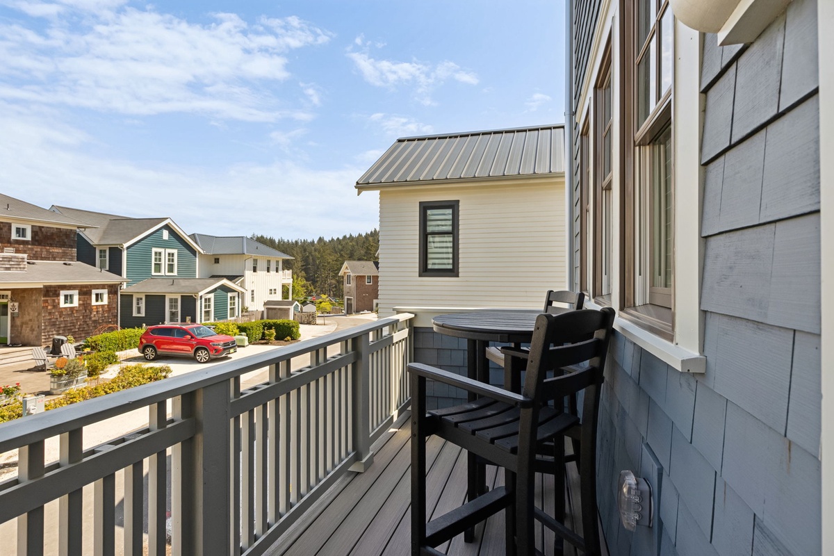 Rear deck with gas grill