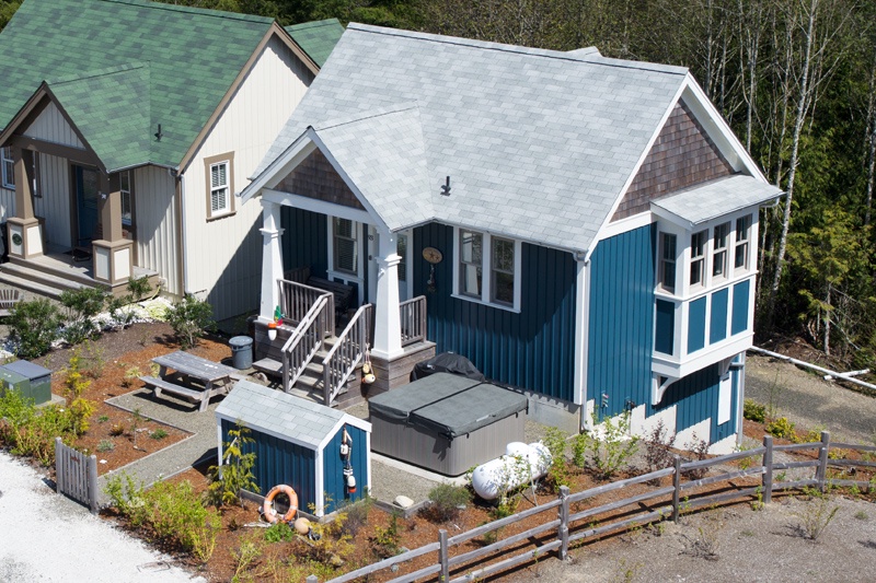 Situated in the Mill District of Seabrook our house offers a morning coffee view of the Wind Gate Farm while the sound of the ocean can be heard in the distance