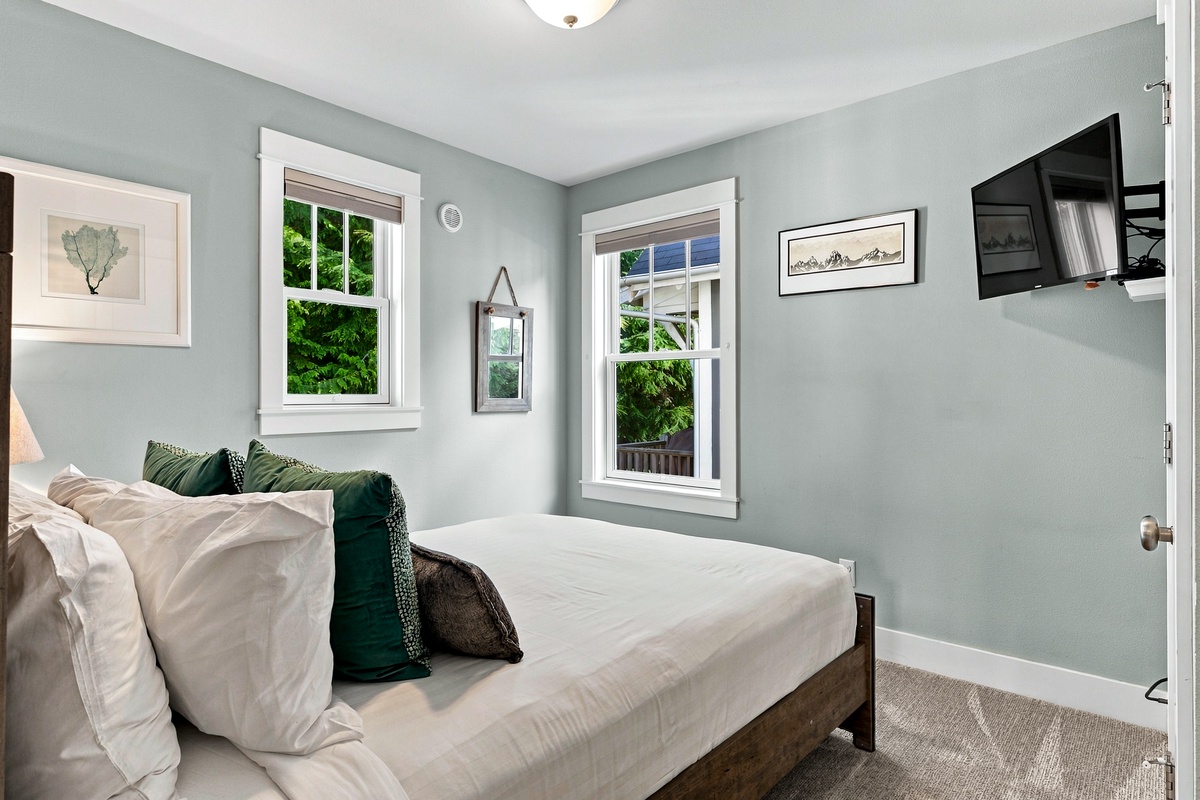Primary Queen bedroom