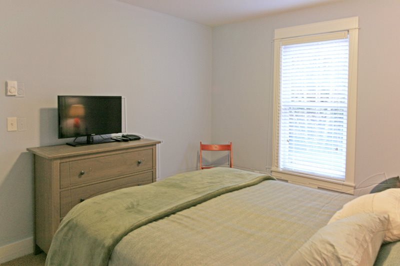 Flat Screen TV in Queen bedroom