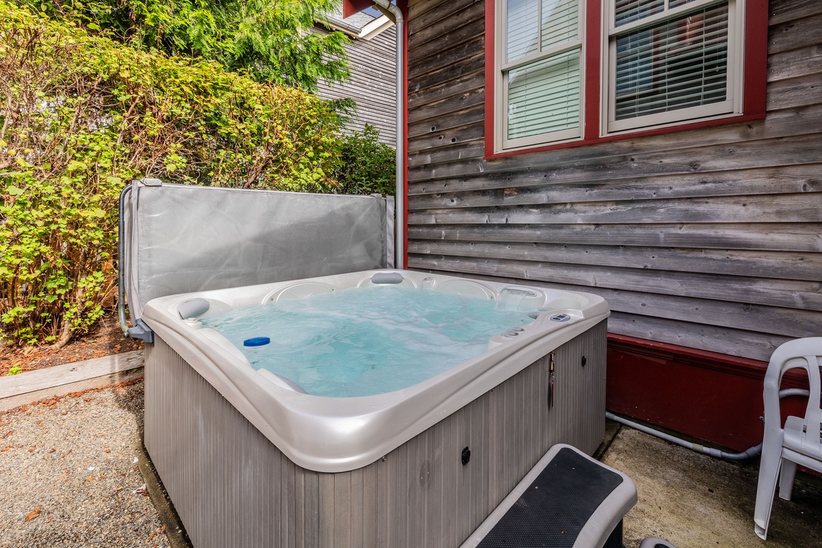 Private hot tub in the back yard