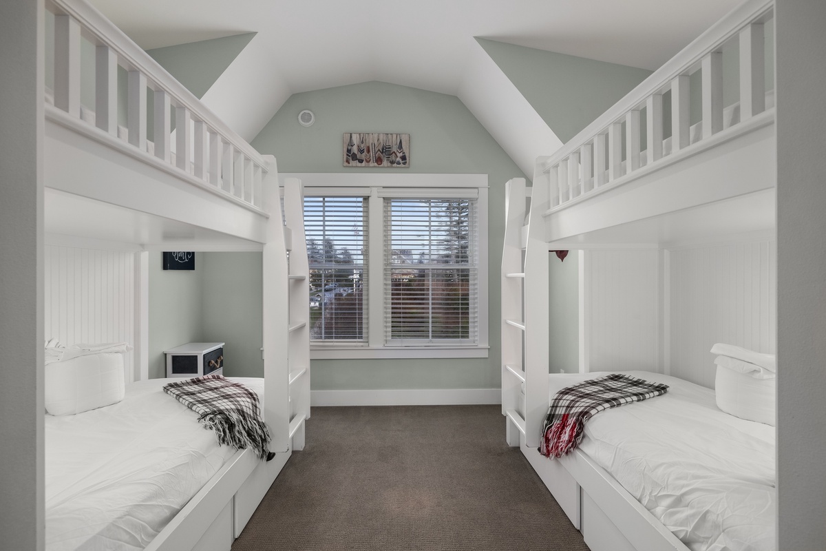 Bunk bedroom