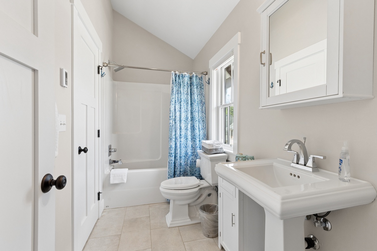 Full shared bathroom