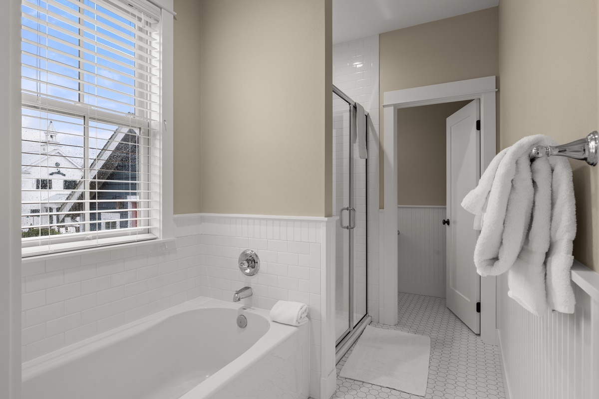 Additional queen ensuite bath