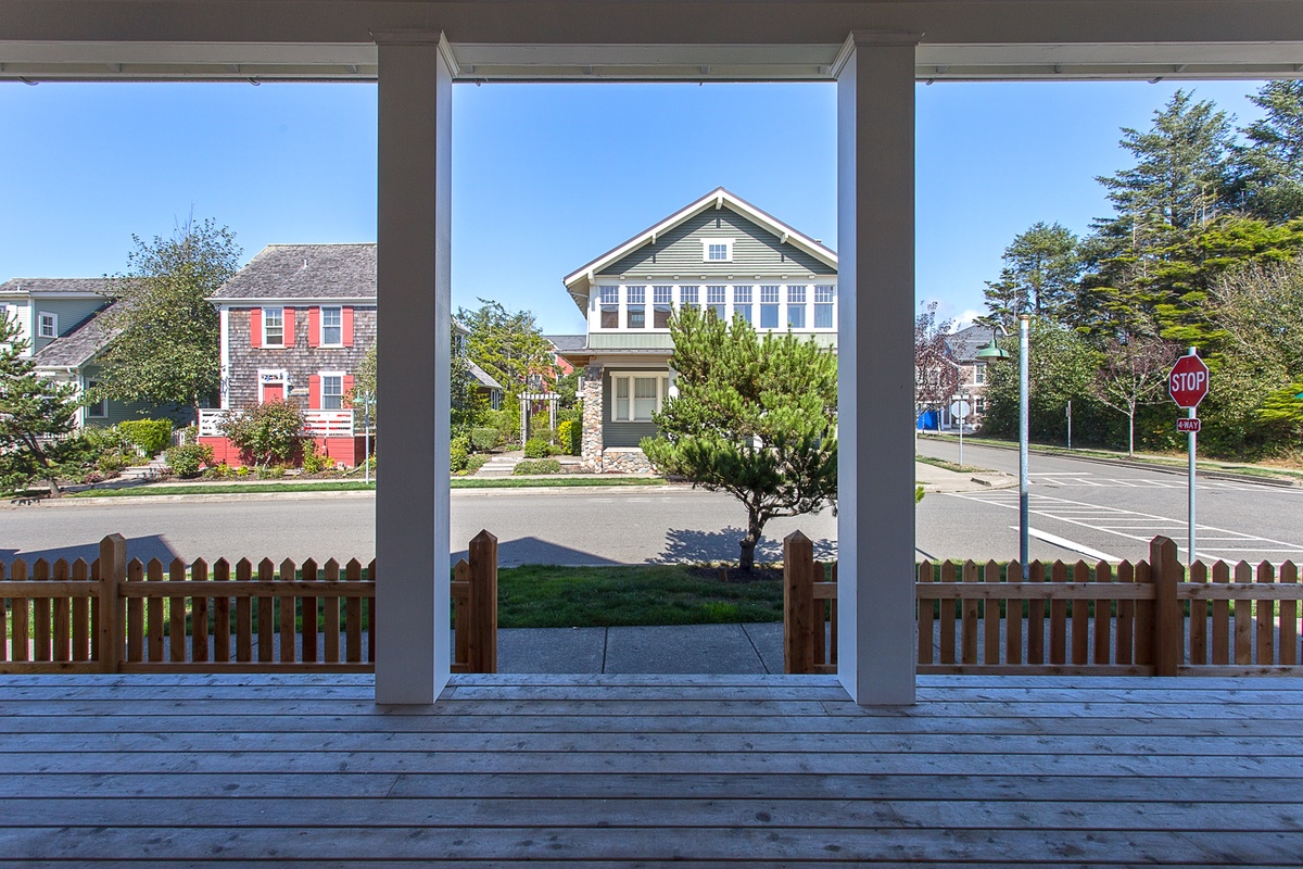 Large covered porch facing Seabrook Avenue
