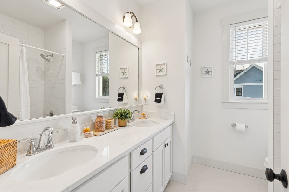 Full guest bathroom