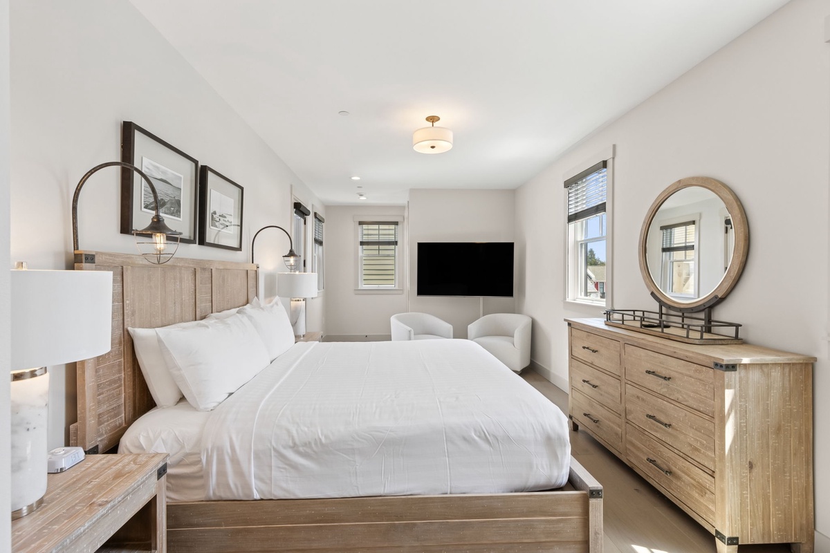 Guest king bedroom