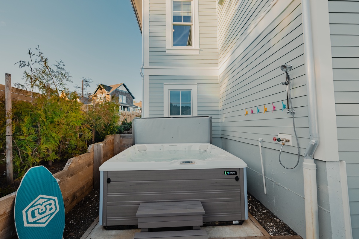 Salt water hot tub