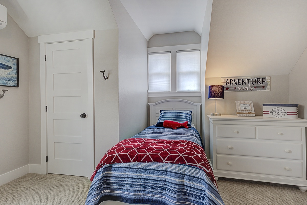 Third floor bunk bedroom