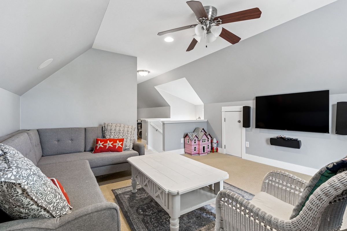 Top media room and queen beds