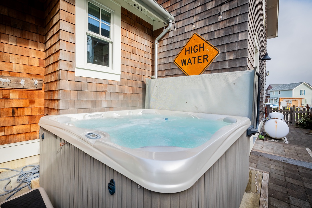 Private hot tub in the back yard